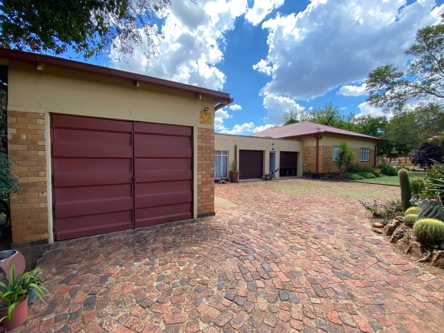 5 Bedroom Property for Sale in Die Bult North West